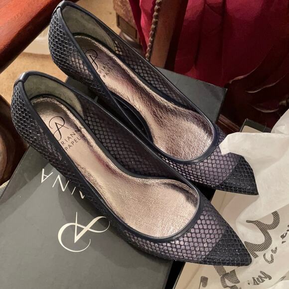 Adrianna papell navy pointed heels size 7.5 - Picture 1 of 6